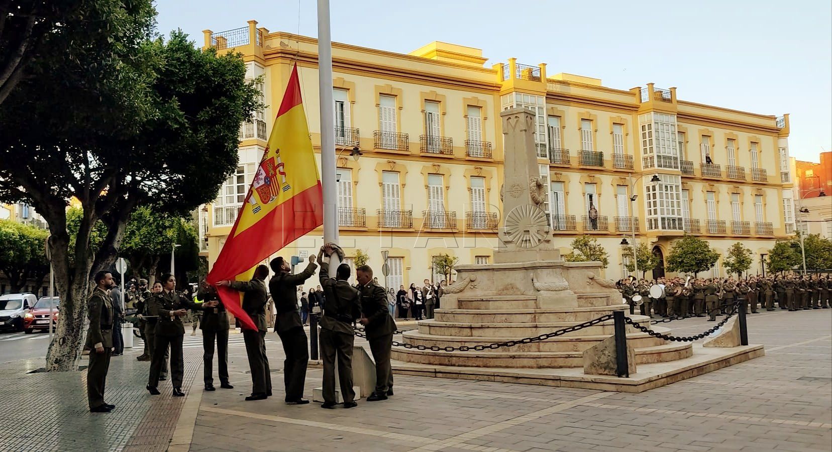 El Regimiento de Artillería, protagonista del arriado de Bandera de marzo