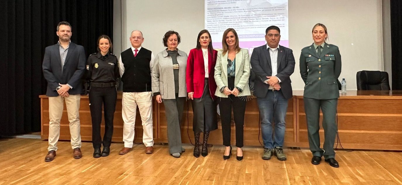 La UGR acoge una mesa redonda sobre la igualdad de la mujer en los ámbitos legislativo, sanitario y educativo