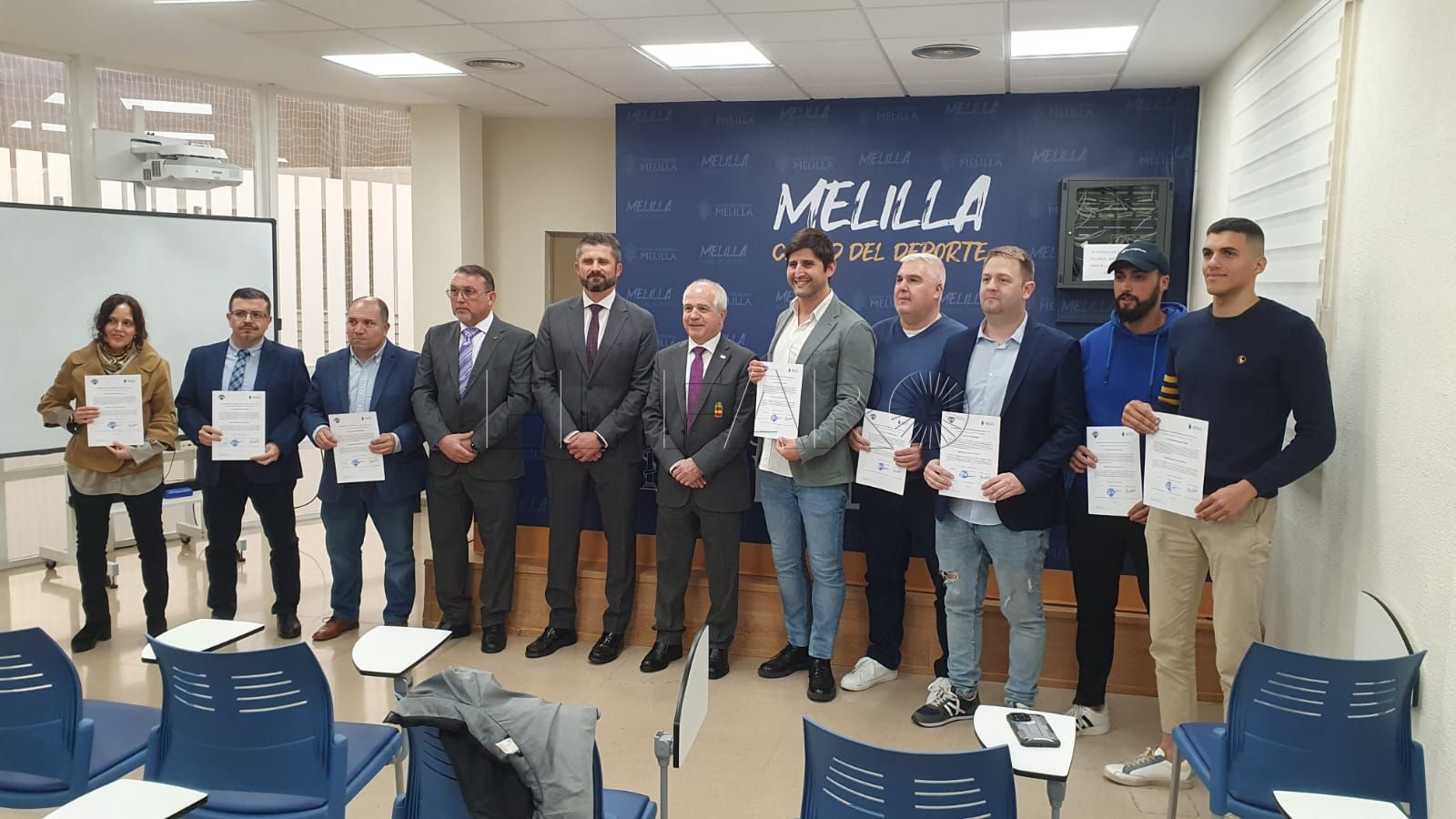 Diplomas para el nivel II del karate melillense