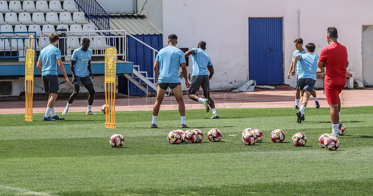 La UD Melilla ya se viste de corto