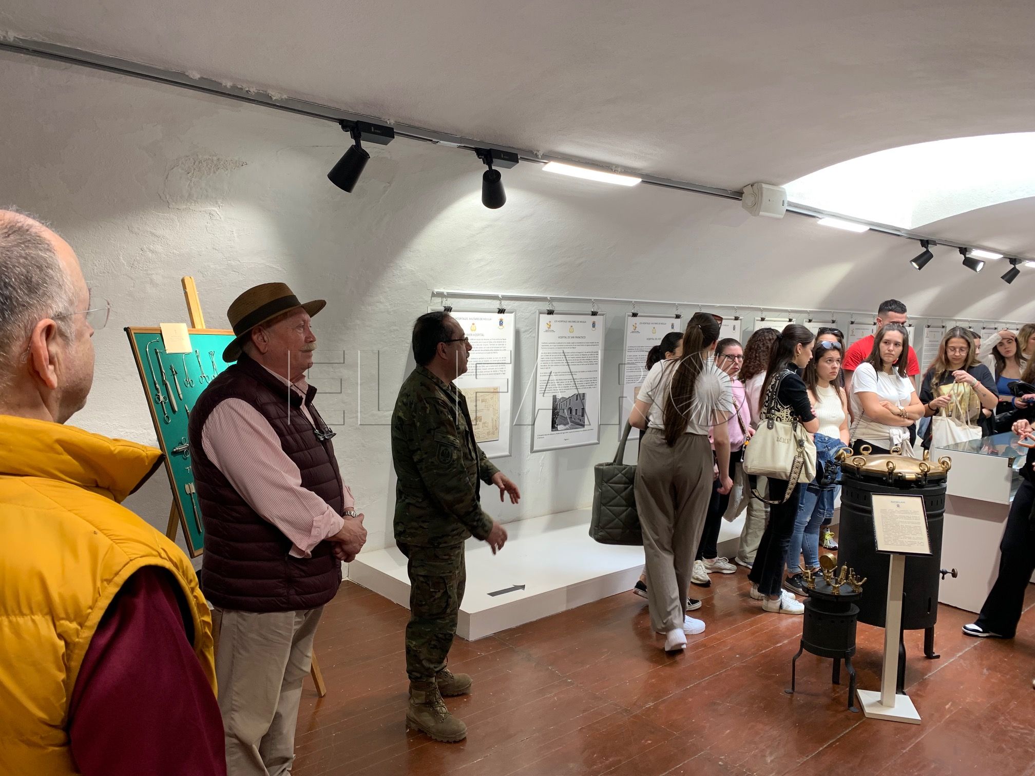 Alumnos de Enfermería conocen el Museo Militar