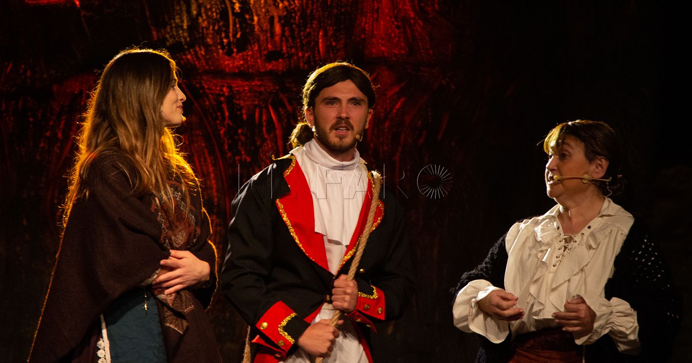 Sibila Teatro llena la Plaza de Armas con su representación del Sitio de Melilla