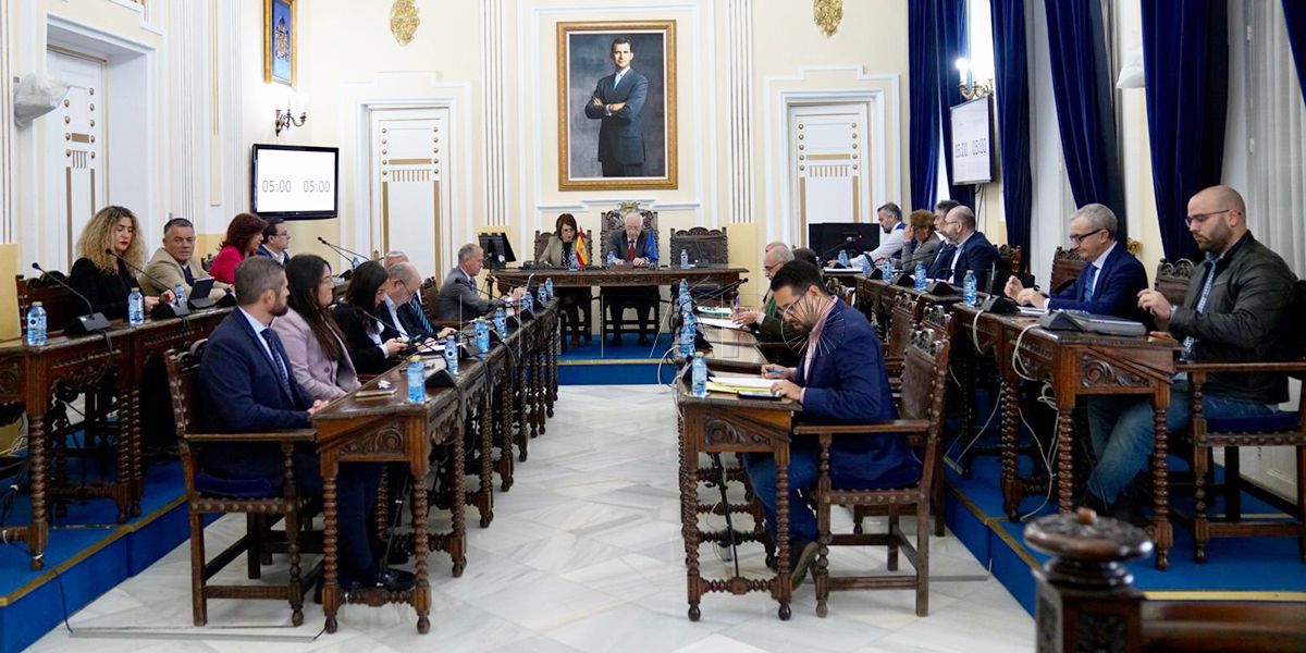 El pleno aprueba los pliegos del servicio de limpieza y de la contratación de espacios verdes