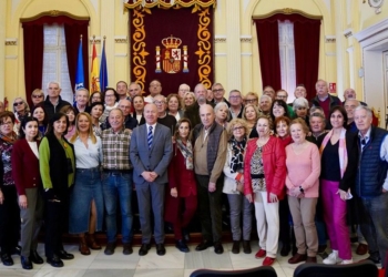 Unos 67 sargentos de la XII promoción visitan el Salón Dorado