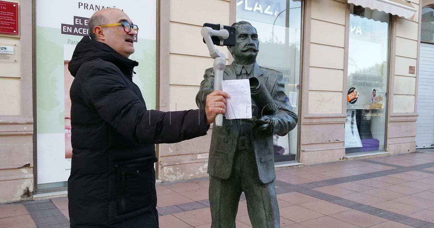 “Es como una especie de clase, pero España es el tablero de ajedrez”