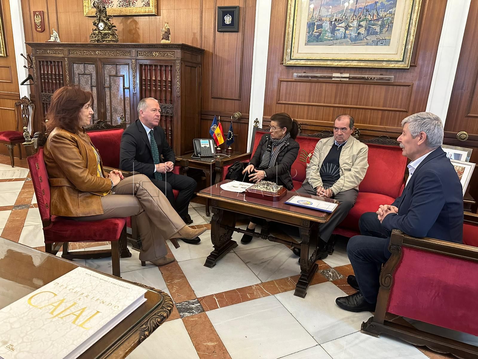 Los vecinos de Primo de Rivera piden arreglar el asfaltado y más zonas verdes a la Ciudad