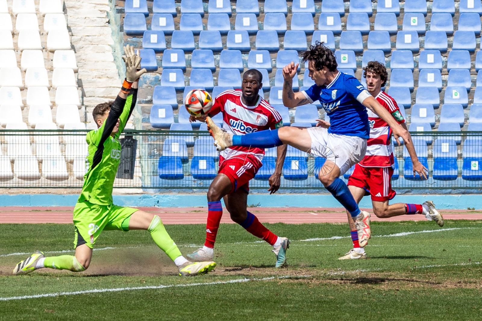 Épica remontada del Melilla ante el Granada B