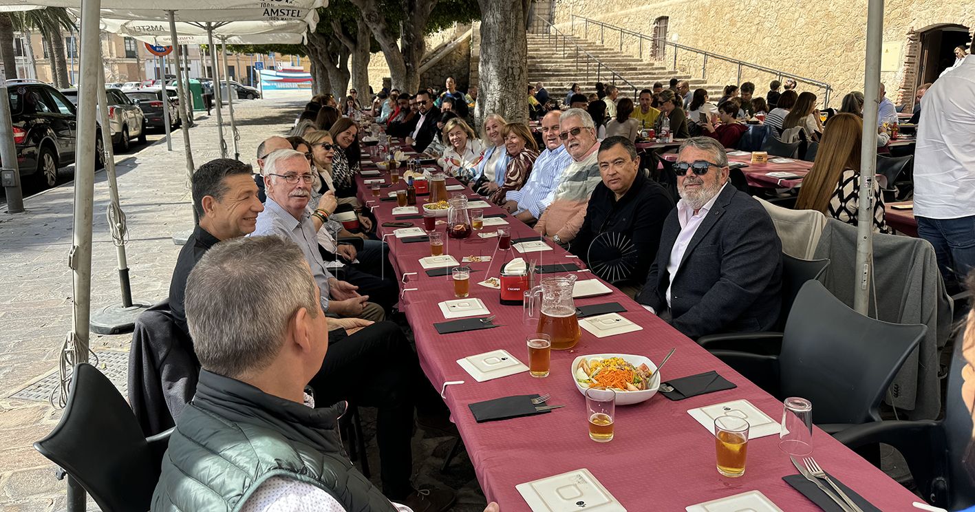Los Polillas celebran el día del Padre con la presencia de unas 40 personas