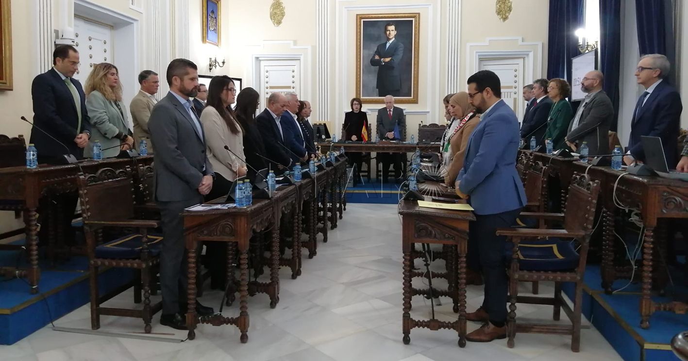 Un minuto de silencio por las víctimas en Gaza enfrenta a CpM y al Gobierno