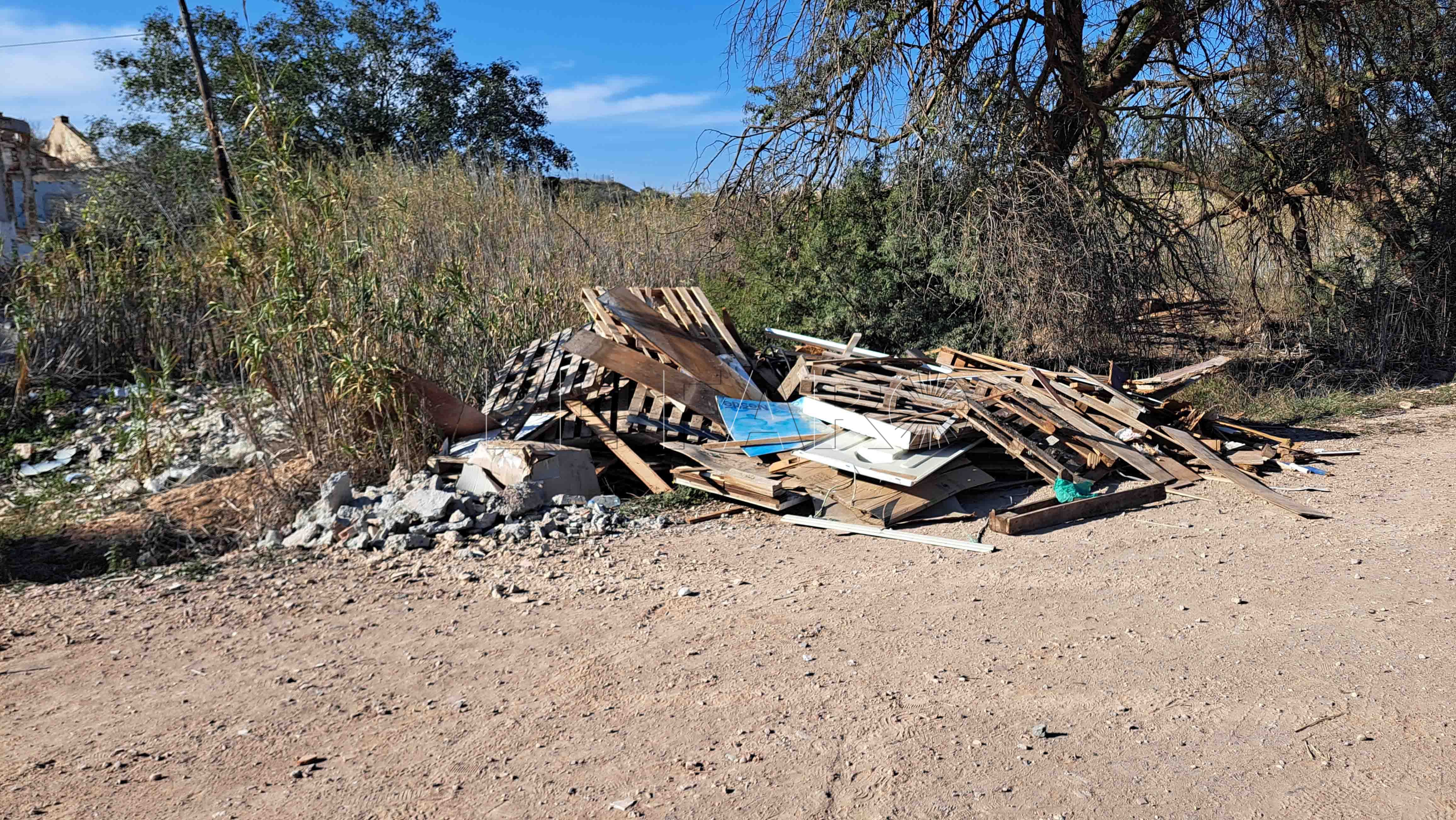 Melilla en Verde denuncia un gran vertedero en una finca particular