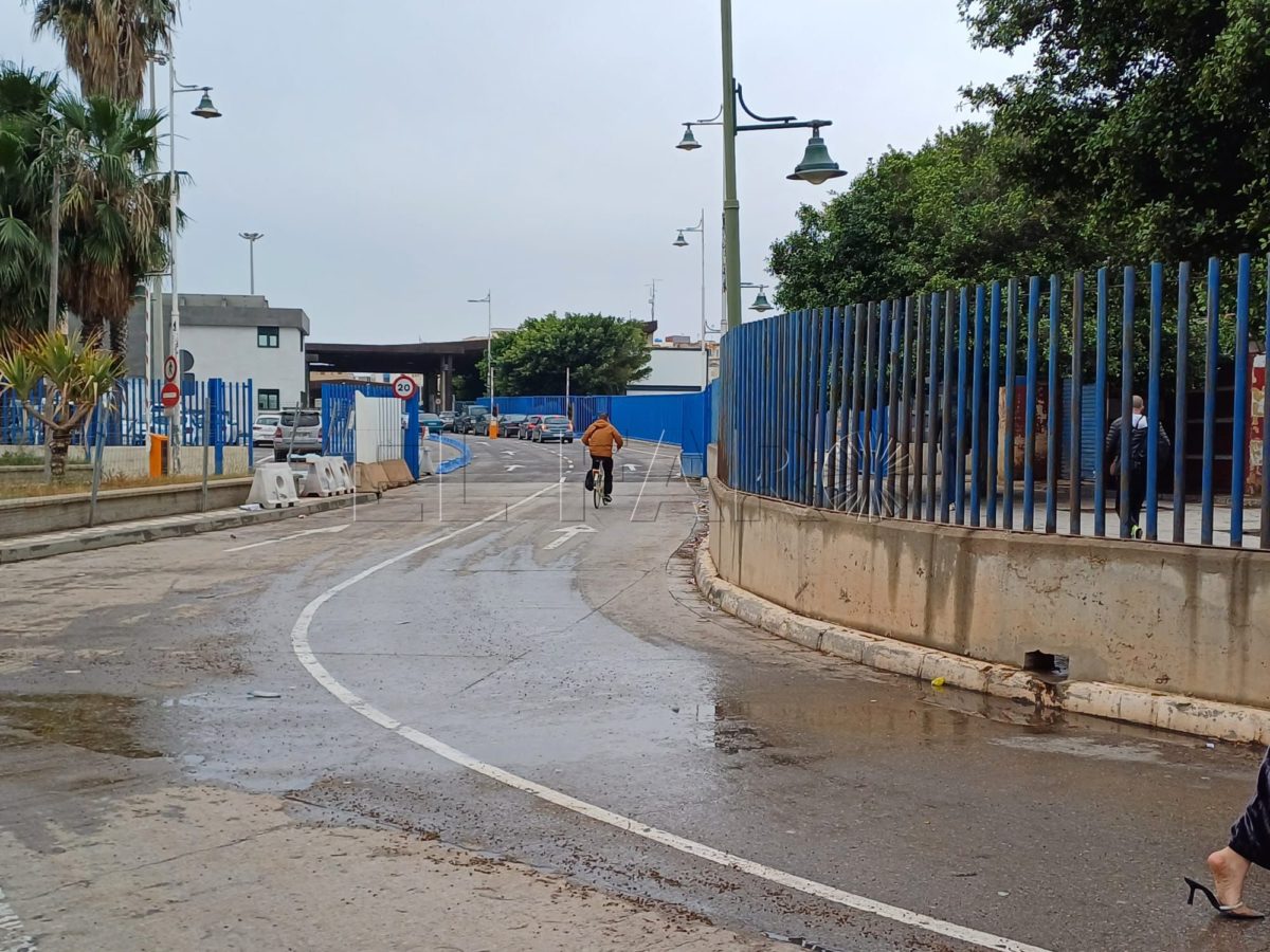 El último domingo de abril deja un paso fluido de ciudadanos en la frontera