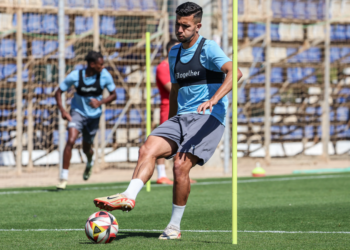 Ousama Siddiki durante el entrenamiento llevado a cabo en la jornada de ayer en el Pinatar Arena, con vistas al encuentro del próximo domingo frente al Real Murcia CF.