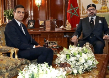 GRAF1960. RABAT, 19/11/2018.- El presidente del Gobierno español, Pedro Sánchez (i), y el rey Mohamed VI de Marruecos durante el encuentro mantenido hoy en el Palacio Real de Rabat. EFE/Ballesteros