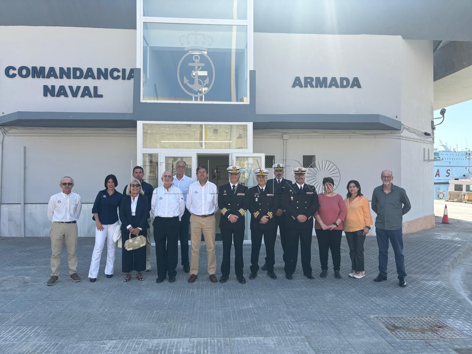 La directiva del Club Marítimo visita la nueva Comandancia Naval