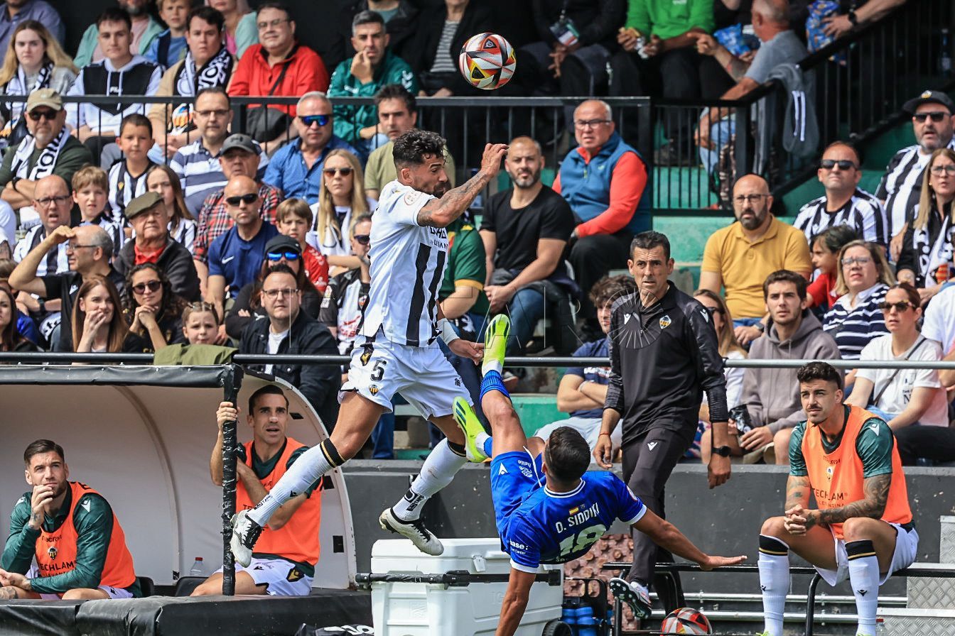 El Melilla cae ante el líder y se acerca al descenso