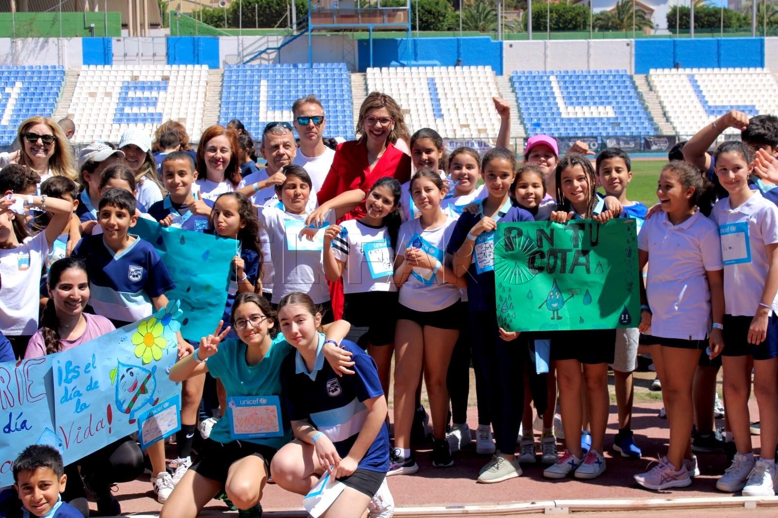 Los alumnos del Anselmo Pardo hacen la carrera del agua 'Gotas para Níger'