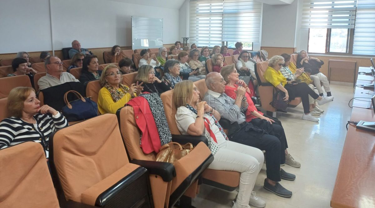 El Aula Permanente de Formación Abierta de la UGR, ejemplo del gusto por el conocimiento sin edad