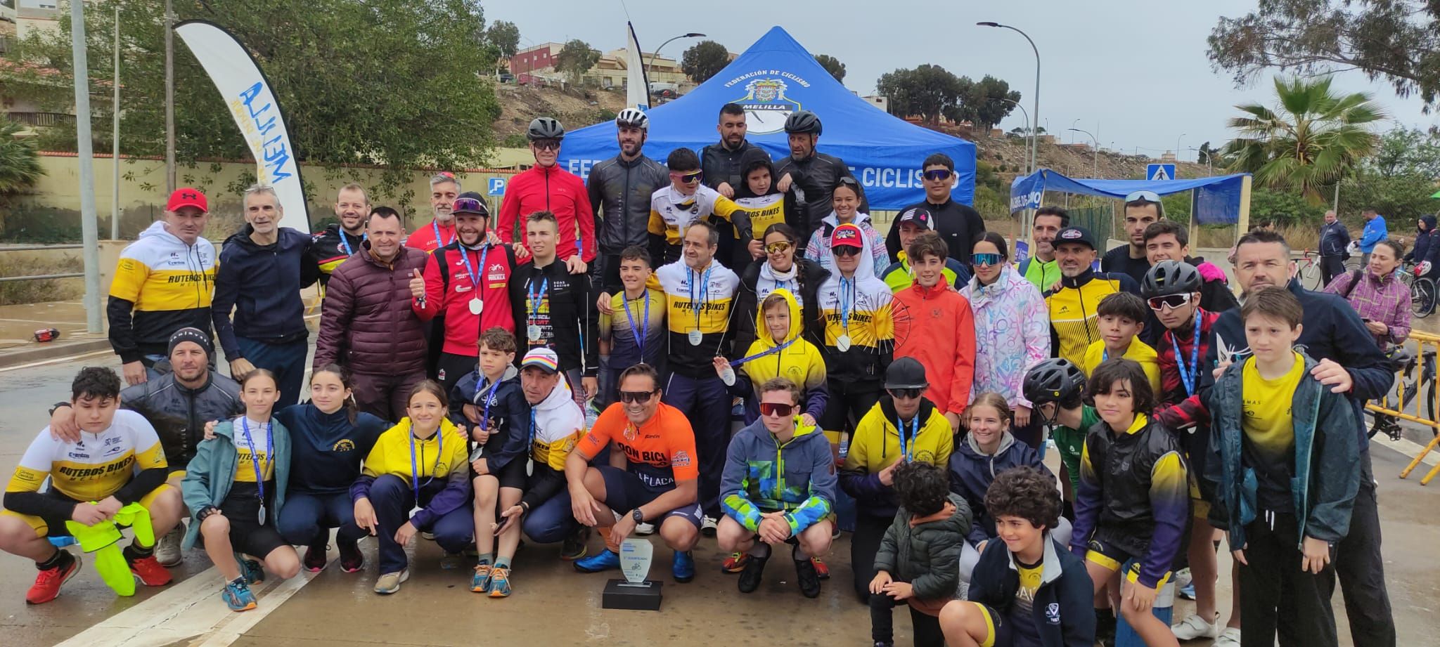 Alejandro Díez y Else Remartínez ganan bajo la lluvia