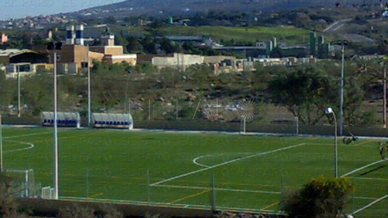 Marín recuerda a Azmani que se va a actuar de forma integral en el campo de fútbol de la Legión