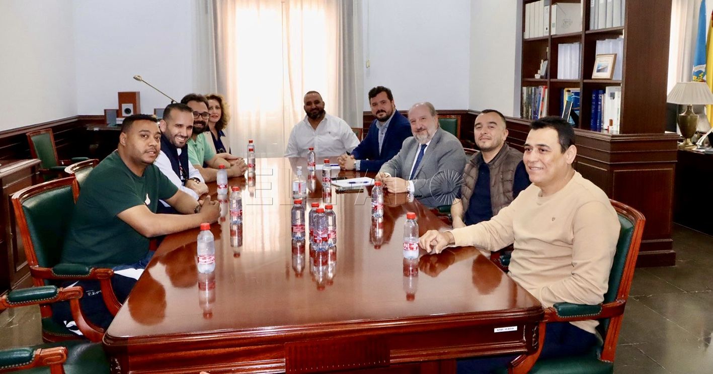 La Autoridad Portuaria discute nuevos modelos de negocio con los concesionarios de los locales del puerto deportivo