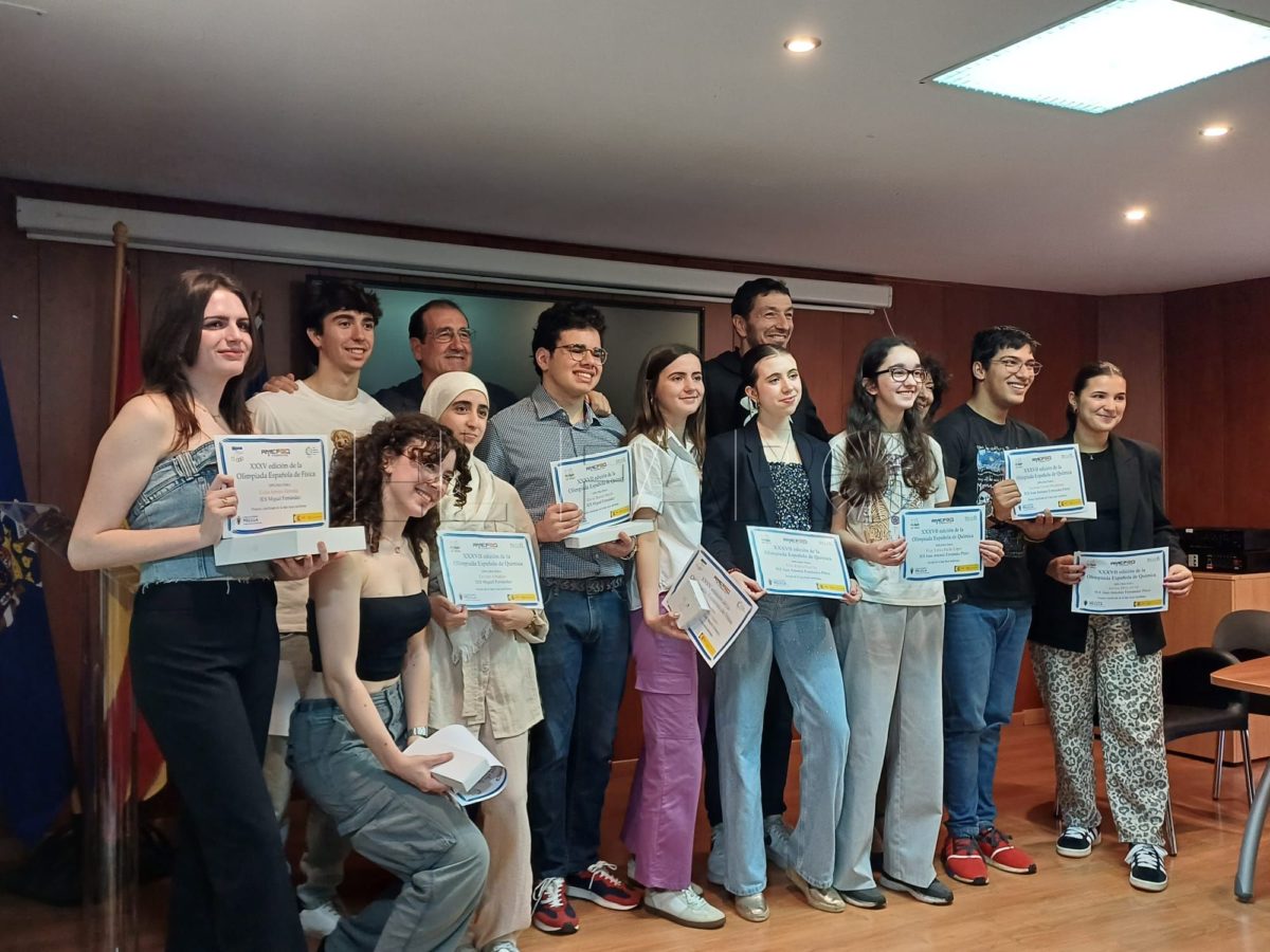 El IES Juan Antonio Fernández acoge la entrega de premios de las Olimpiadas de Física y Química