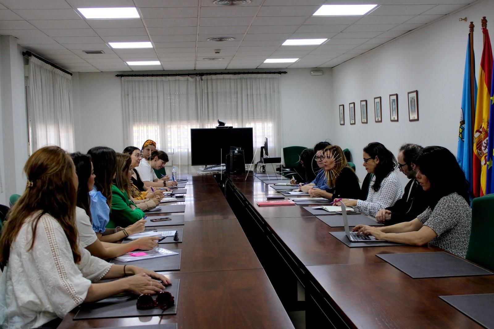 Segura anima a ONGs y entidades a hacer aportaciones al Protocolo del Centro de Crisis 24H