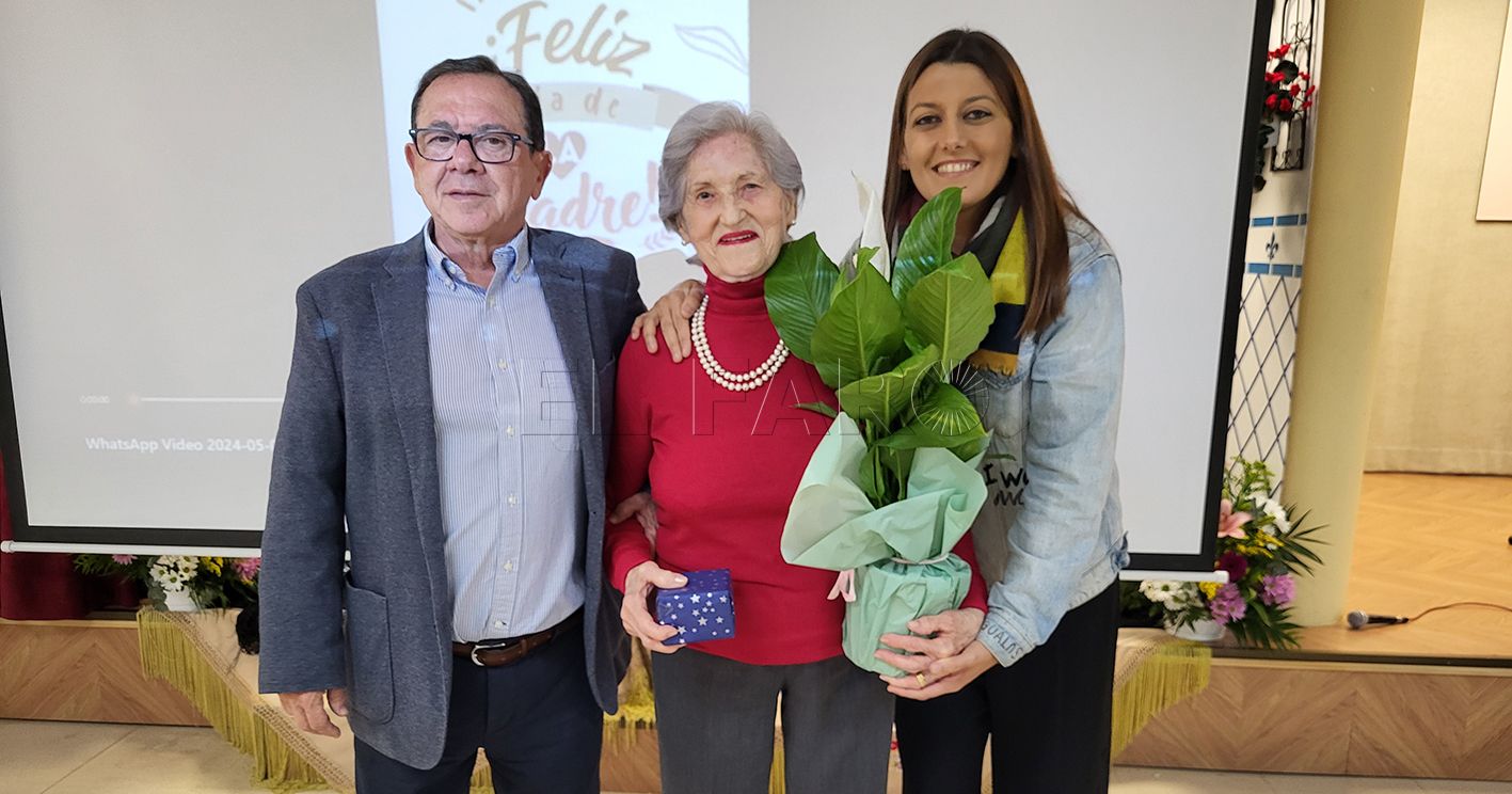 El Centro Social de Mayores celebra el Día de la Madre