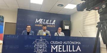 Yamal Mohamed, Miguel Ángel Fernández y Francisco Leiva, durante la presentación de la Fase Previa del Nacional Cadete de Fútbol Sala que se celebra este fin de semana en Melilla.