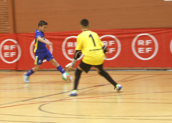 Imagen del encuentro disputado en la matinal de ayer jueves por la selección Sub-14 de Melilla frente al combinado de Galicia.