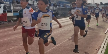 La competición escolar se está desarrollando en las pistas de atletismo del Estadio Municipal álvarez Claro’.