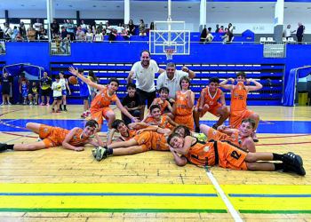 El conjunto colegial celebró a lo grande el título de campeón conseguido tras derrotar en la final del Play off  frente al conjunto de 6º de La Salle.