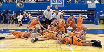 El conjunto colegial celebró a lo grande el título de campeón conseguido tras derrotar en la final del Play off  frente al conjunto de 6º de La Salle.