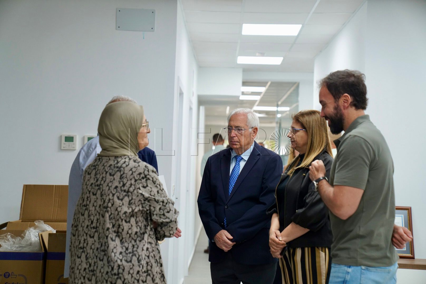 Imbroda visita la nueva sede de la AECC