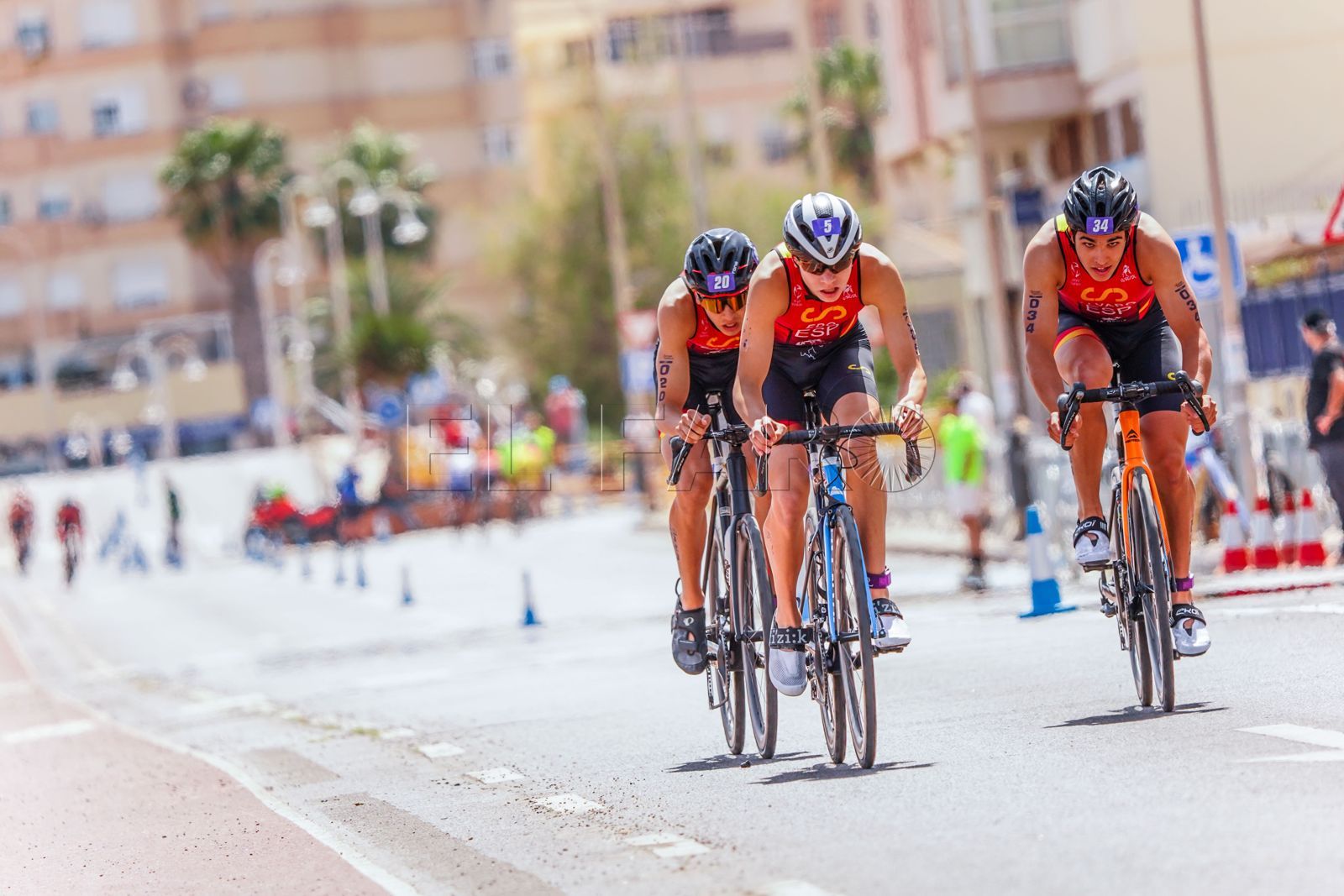 Más de centenar de triatletas se citan en el Acuatlón TriMelilla