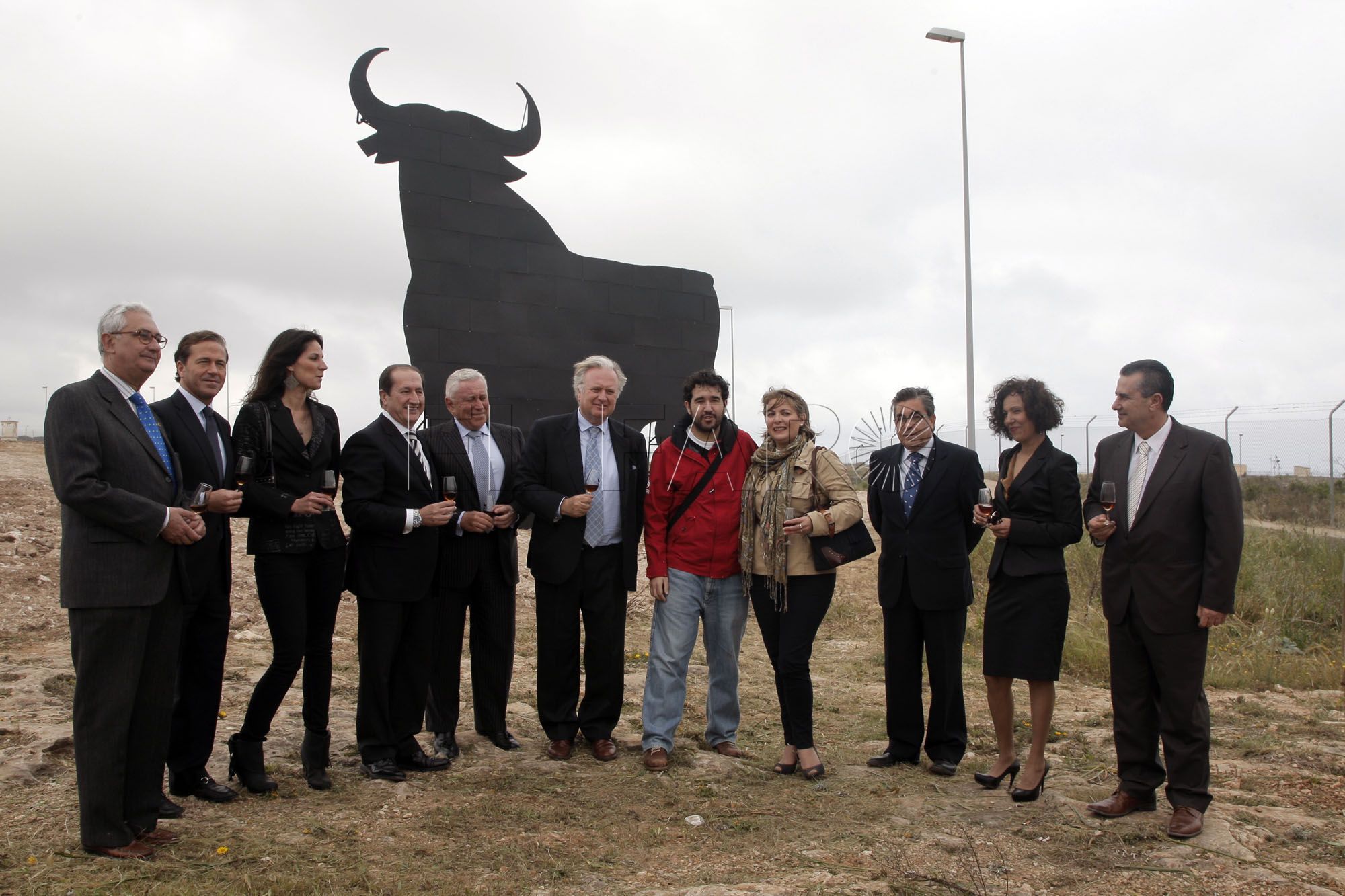El "Toro de Osborne" en Melilla, iniciativa de un periodista