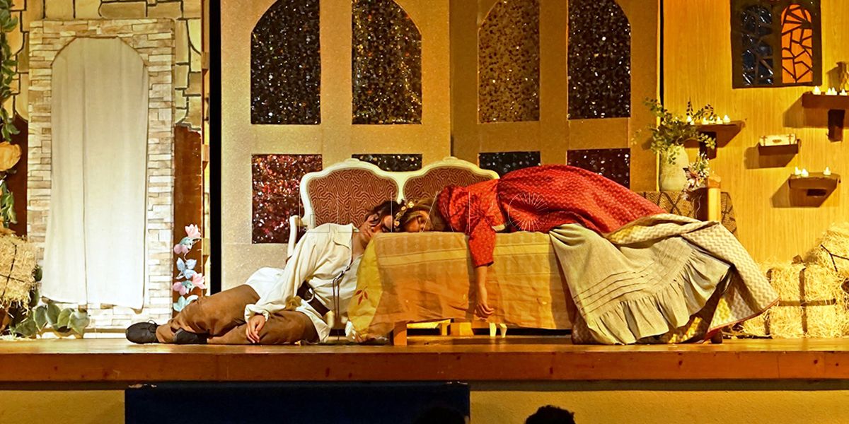 Alumnos del IES Leopoldo Queipo representan 'Romeo y Julieta'