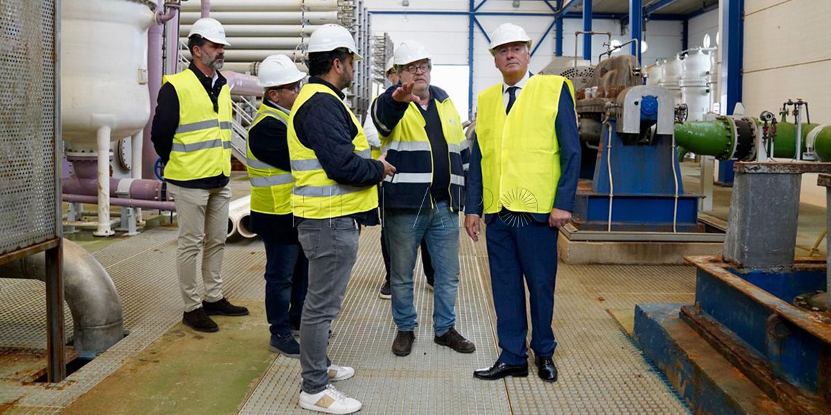 Daniel Ventura insta a la delegada del Gobierno a visitar la desaladora