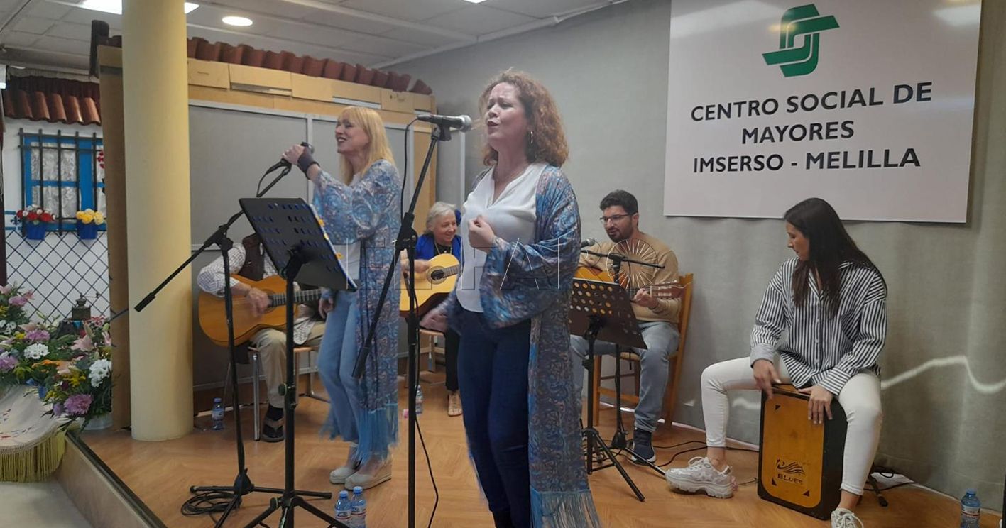 La Escuela de Flamenco realiza un concierto en el Centro Social de Mayores por el Día de la Madre