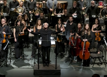 La Orquesta, Banda y Coro 'Ciudad de Melilla' durante uno de sus conciertos en el Teatro Kursaal.