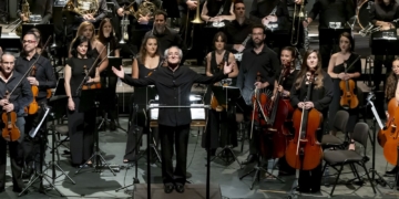 La Orquesta, Banda y Coro 'Ciudad de Melilla' durante uno de sus conciertos en el Teatro Kursaal.