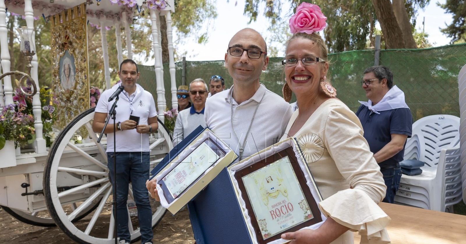 La Cofradía del Rocío reparte una treintena de reconocimientos en la Romería