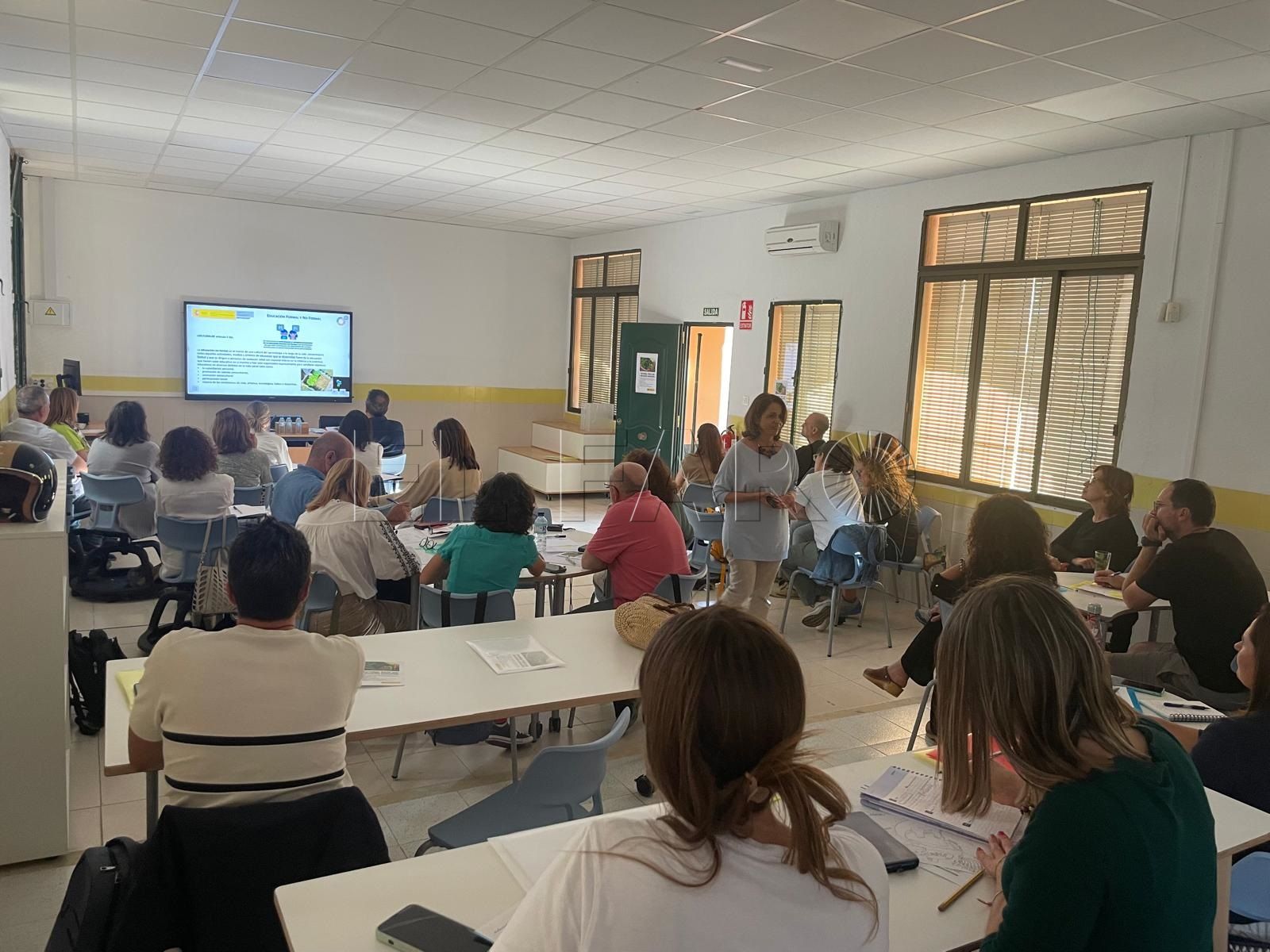 Medio centenar de docentes asisten a la Jornada ‘Hacia una educación sostenible’