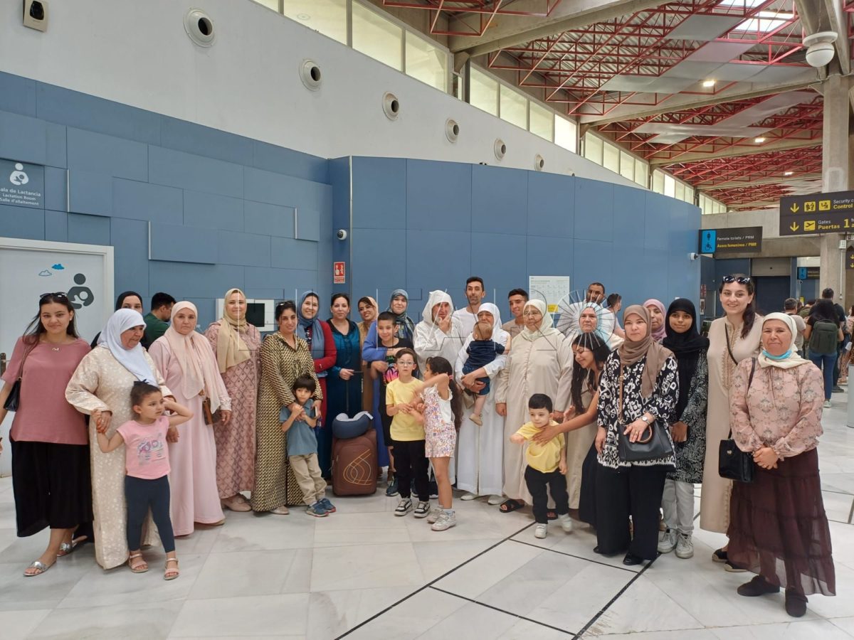 Tres familias melillenses despiden emocionadas a sus seres queridos que parten a La Meca