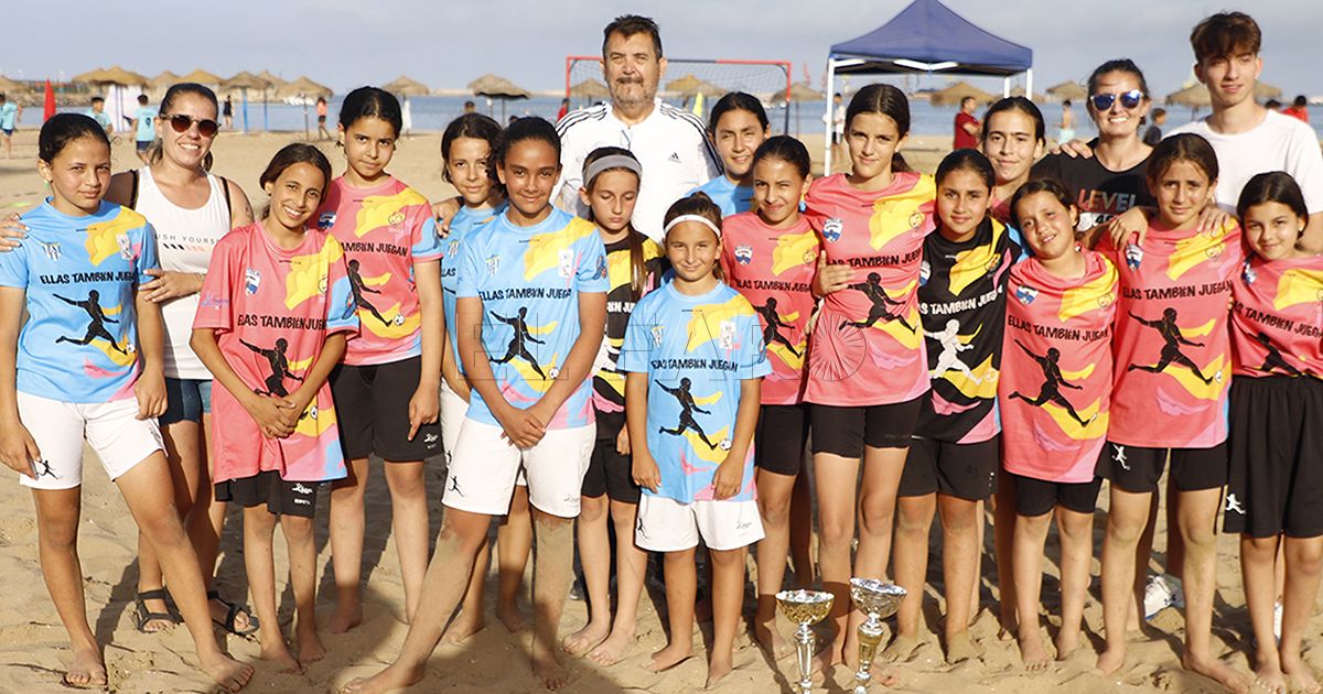 Llegan los primeros títulos del fútbol playa femenino