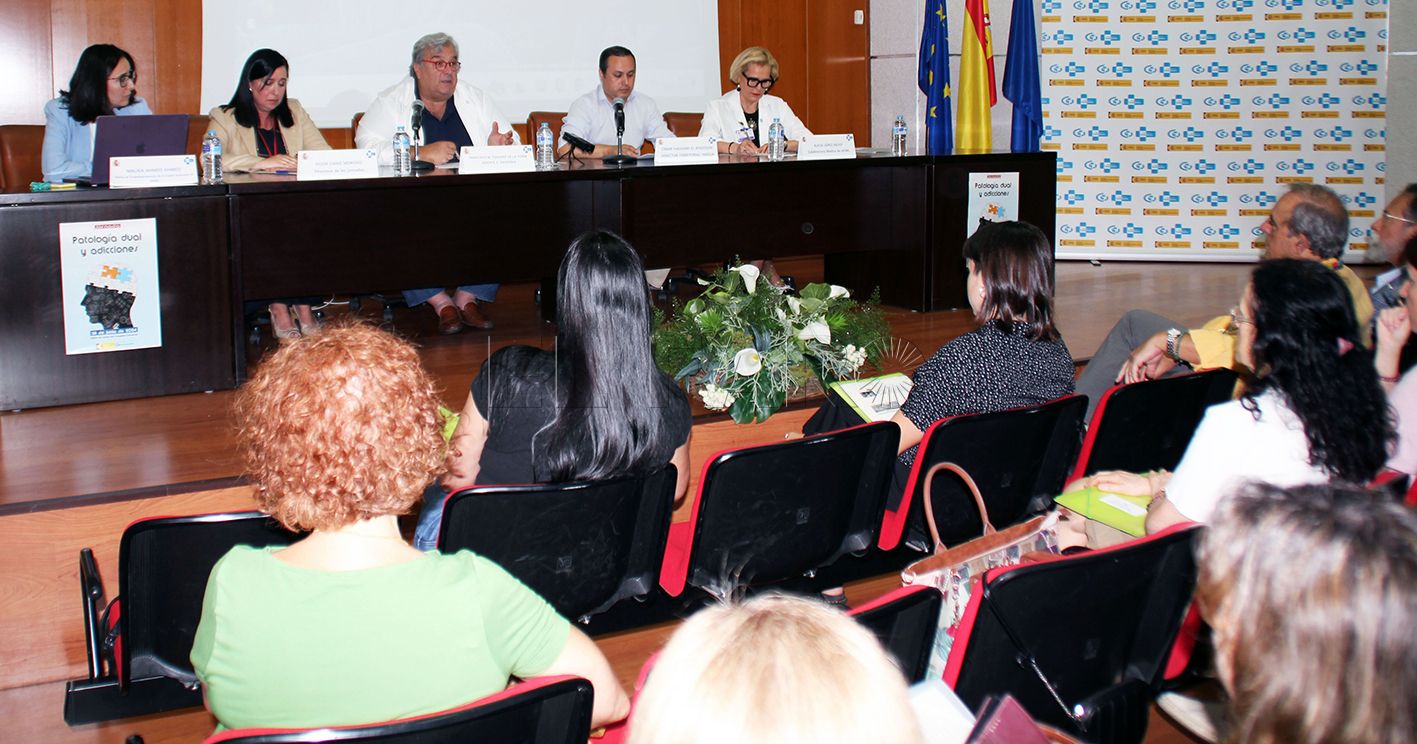 Profesionales sanitarios analizan en una jornada la patología dual y las adicciones