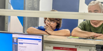 Juan Carlos Martínez y su esposa durante la renovación de cara a la próxima campaña liguera 2024/25.