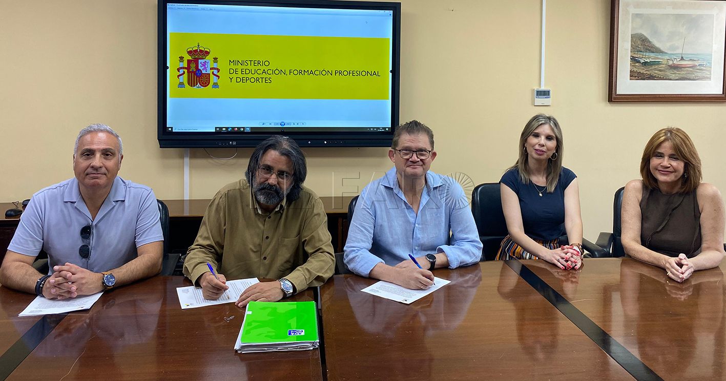 Autismo Melilla y el Ministerio de Educación suscriben un convenio para intervenir en el colegio Pedro de Estopiñán