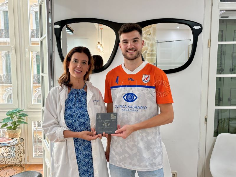 La Clínica Sagrario entrega el galardón Valores a Luis García