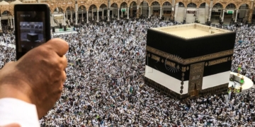 A muslim pilgrim takes a video with his mobile phone while others  circle the Kaaba and pray at the Grand mosque ahead of annual Haj pilgrimage in the holy city of Mecca, Saudi Arabia  August 16, 2018.REUTERS/Zohra Bensemra