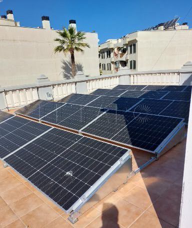 El puerto de Melilla instala placas fotovoltaicas para impulsar la sostenibilidad energética